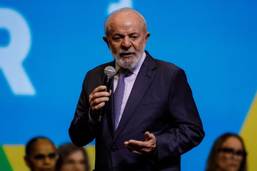 Lula: 'Esse país só vai dar certo quando a classe média voltar para a escola pública' Lula: 'Esse país só vai dar certo quando a classe média voltar para a escola pública'