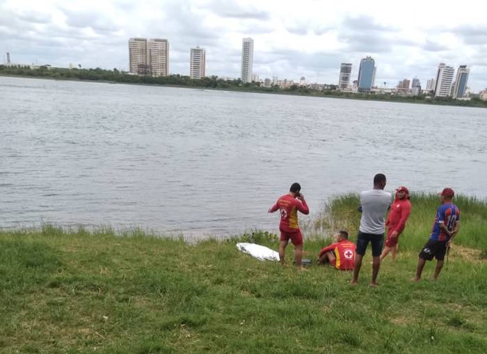 Jovem morre afogado na Orla de Juazeiro Jovem morre afogado na Orla de Juazeiro