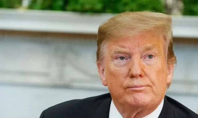 Trump assina decreto que impõe tarifas de 25% para importações de aço e alumínio Trump assina decreto que impõe tarifas de 25% para importações de aço e alumínio