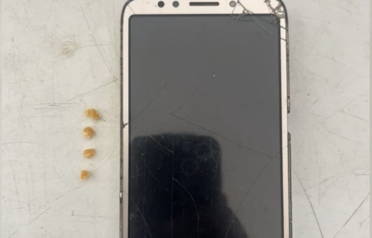Homem é detido com drogas e celular roubado no Centro de Petrolina Homem é detido com drogas e celular roubado no Centro de Petrolina