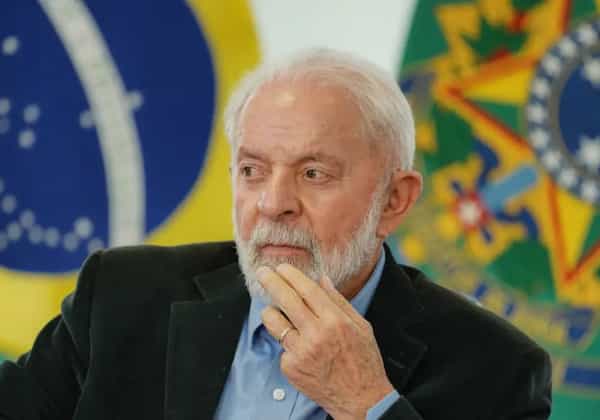 Após baixa popularidade, Centrão pressiona Lula a fazer reforma ministerial Após baixa popularidade, Centrão pressiona Lula a fazer reforma ministerial