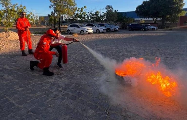 Assistência Militar promove curso de Brigada de Incêndio em Juazeiro Assistência Militar promove curso de Brigada de Incêndio em Juazeiro