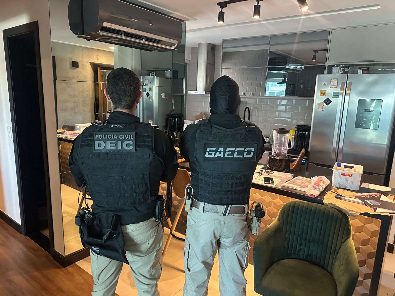 'Operação Tricoderma' é deflagrada contra esquema de desvio de recursos públicos via burla de licitações em Santaluz, BA 'Operação Tricoderma' é deflagrada contra esquema de desvio de recursos públicos via burla de licitações em Santaluz, BA