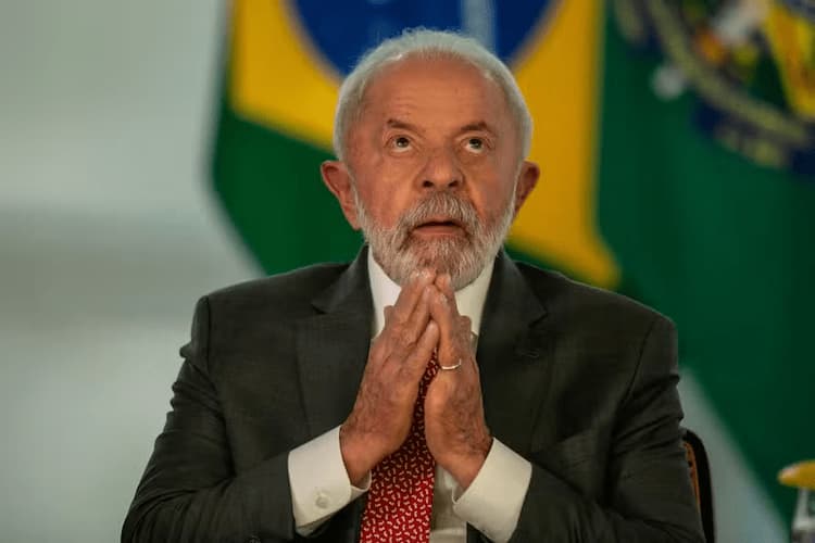 Pesquisa com 7.334 entrevistados aponta que Lula cresceu após o tarifaço e lidera cenários para 2026; bolsonaristas criticam a análise Pesquisa com 7.334 entrevistados aponta que Lula cresceu após o tarifaço e lidera cenários para 2026; bolsonaristas criticam a análise