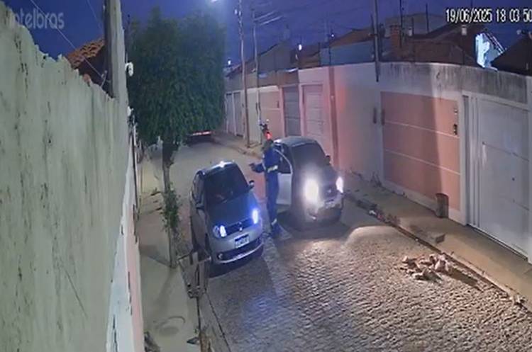 Homem é executado dentro de carro no Jardim São Paulo Homem é executado dentro de carro no Jardim São Paulo