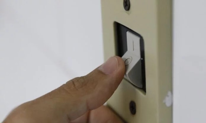 Moradores de Juazeiro continuam reclamando de oscilações e quedas de energia: “A gente paga para ter o serviço prestado” Moradores de Juazeiro continuam reclamando de oscilações e quedas de energia: “A gente paga para ter o serviço prestado”
