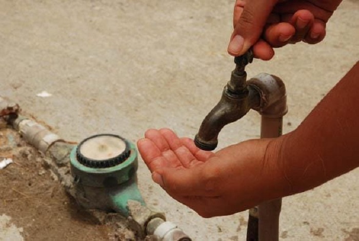 Juazeiro, BA: Quebra de rede deixa ao menos oito bairros sem água na manhã desta segunda-feira (28) Juazeiro, BA: Quebra de rede deixa ao menos oito bairros sem água na manhã desta segunda-feira (28)