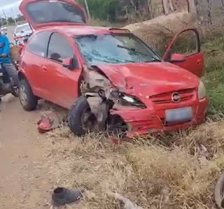 Motociclista morre após colisão com carro no Maria Tereza, Petrolina, PE Motociclista morre após colisão com carro no Maria Tereza, Petrolina, PE
