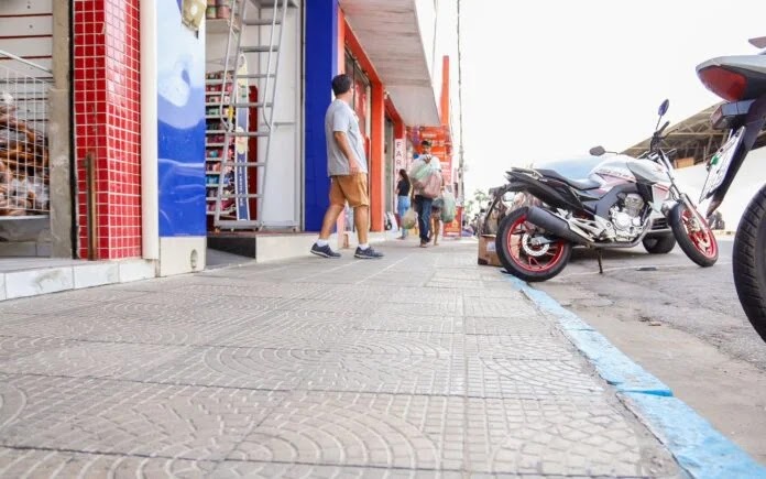Construções e descarte de entulho em vias públicas pode gerar multas em Petrolina, PE Construções e descarte de entulho em vias públicas pode gerar multas em Petrolina, PE
