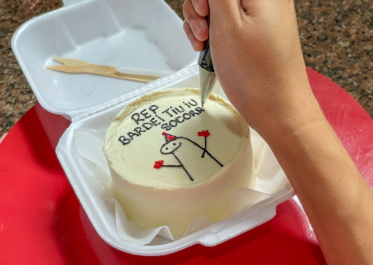 Aprenda como vender de R$ 2 a R$ 6 mil todo mês fabricando Bentô Cakes Aprenda como vender de R$ 2 a R$ 6 mil todo mês fabricando Bentô Cakes