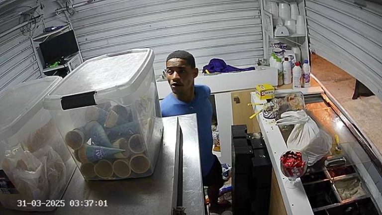 Furtos em estabelecimentos preocupam comerciantes em Petrolina, PE Furtos em estabelecimentos preocupam comerciantes em Petrolina, PE
