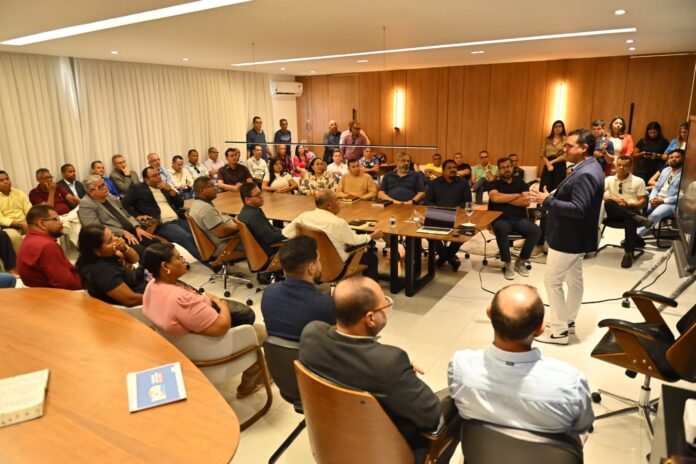 Prefeito Andrei Gonçalves se reúne com pastores evangélicos e apresenta balanço dos 100 dias de governo Prefeito Andrei Gonçalves se reúne com pastores evangélicos e apresenta balanço dos 100 dias de governo