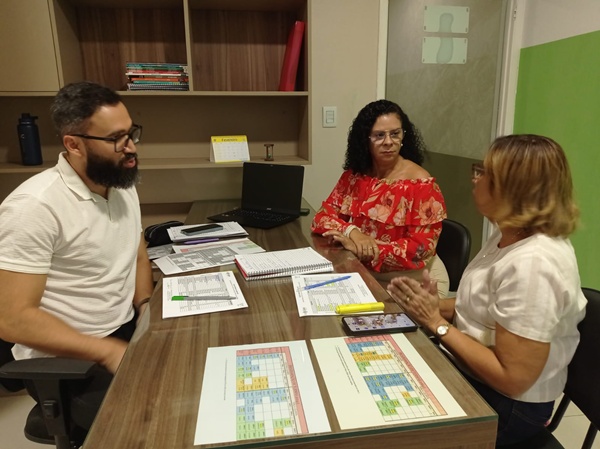 Equipe da Secretaria de Educação de Juazeiro visita Escola de Idiomas e discute programação para o início das aulas Equipe da Secretaria de Educação de Juazeiro visita Escola de Idiomas e discute programação para o início das aulas