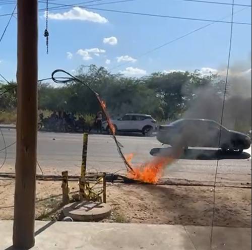 Curto-circuito assusta clientes de restaurante na Estrada da Banana, em Petrolina, PE Curto-circuito assusta clientes de restaurante na Estrada da Banana, em Petrolina, PE