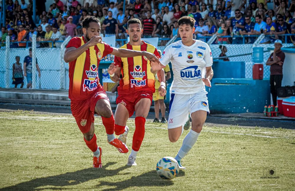 Juazeirense vence, se aproxima do G4 no baiano e se prepara para uma batalha contra o Bahia, pela Copa do Nordeste, nesta quarta (5) Juazeirense vence, se aproxima do G4 no baiano e se prepara para uma batalha contra o Bahia, pela Copa do Nordeste, nesta quarta (5)