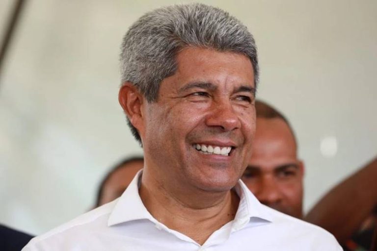 Jerônimo garante novo piso dos educadores e contratação de psicólogos para rede estadual Jerônimo garante novo piso dos educadores e contratação de psicólogos para rede estadual