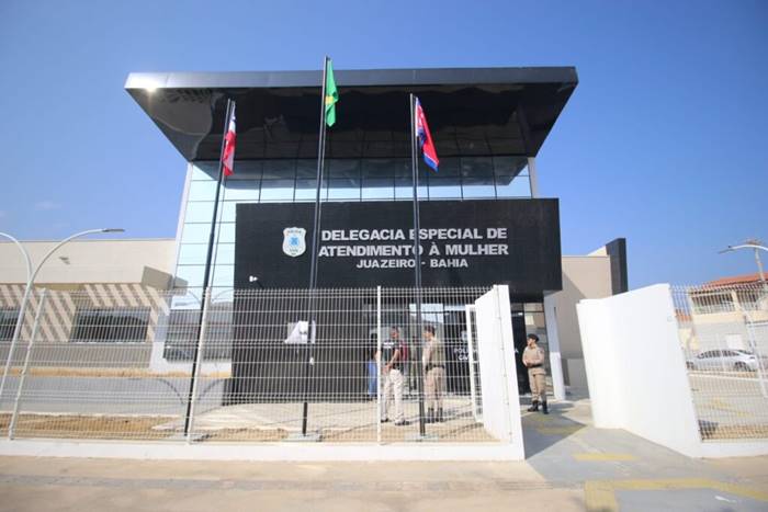 Sobrinho é detido após ser denunciado por agressão contra tia em Juazeiro, BA Sobrinho é detido após ser denunciado por agressão contra tia em Juazeiro, BA