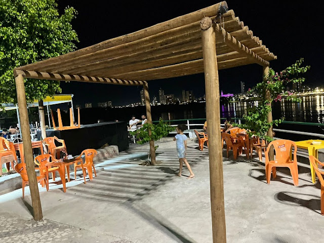Fiscalização notifica bares e restaurantes de Juazeiro por uso irregular de calçadas e falta de alvará Fiscalização notifica bares e restaurantes de Juazeiro por uso irregular de calçadas e falta de alvará