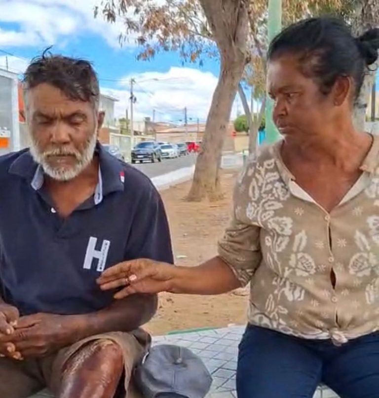 Casal de Ouricuri em vulnerabilidade social pede apoio para encontrar família em Petrolina Casal de Ouricuri em vulnerabilidade social pede apoio para encontrar família em Petrolina