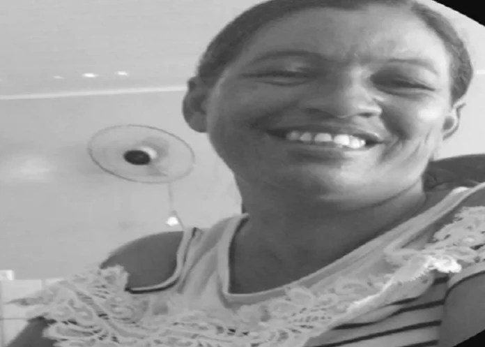 Mulher morre em acidente envolvendo ambulância e caminhonete na PE-635, em Dormentes Mulher morre em acidente envolvendo ambulância e caminhonete na PE-635, em Dormentes