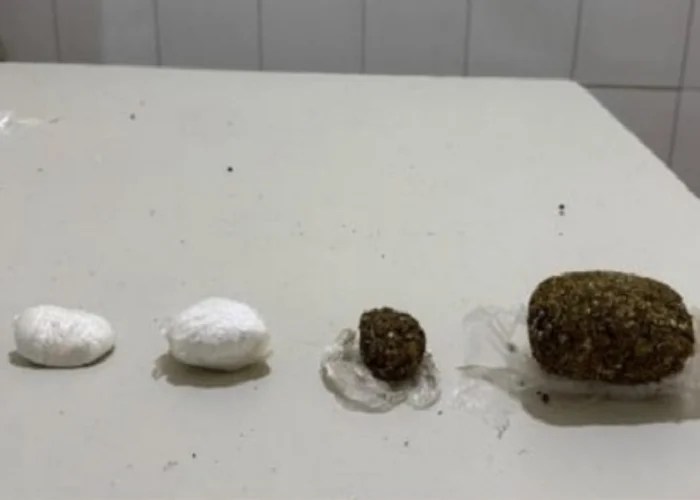 Mulher é detida com drogas próximo a posto de combustíveis na BR-407, em Juazeiro, BA Mulher é detida com drogas próximo a posto de combustíveis na BR-407, em Juazeiro, BA