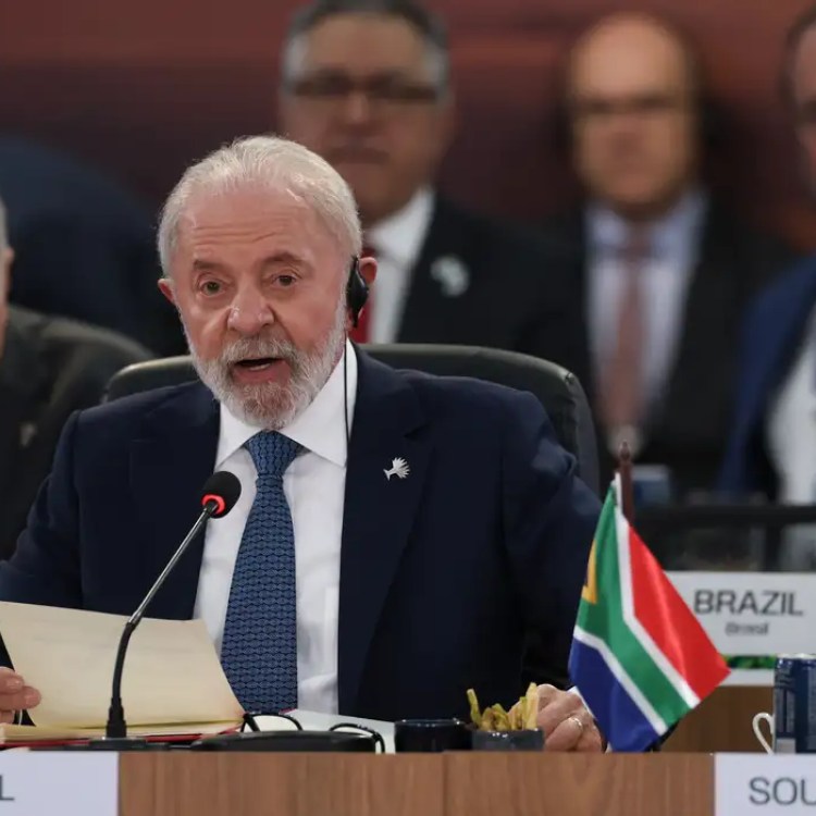 Lula critica incentivos financeiros ao setor de combustíveis fósseis Lula critica incentivos financeiros ao setor de combustíveis fósseis