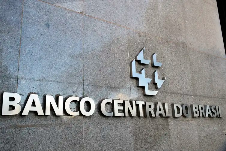 Inflação oficial estoura meta e Banco Central terá que justificar alta Inflação oficial estoura meta e Banco Central terá que justificar alta