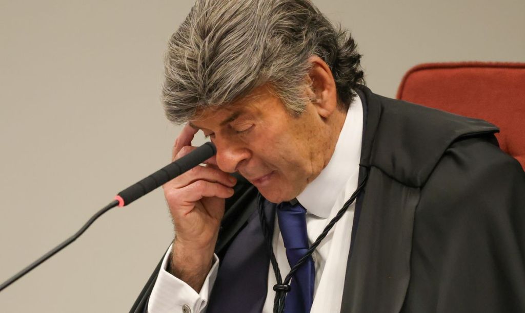 Fux descarta existência de organização criminosa em ação sobre golpe no STF Fux descarta existência de organização criminosa em ação sobre golpe no STF