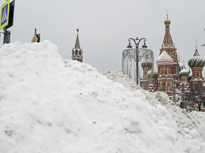 Russians are freezing as Soviet-era infrastructure in the country crumbles —and Moscow keeps spending on war Russians are freezing as Soviet-era infrastructure in the country crumbles —and Moscow keeps spending on war