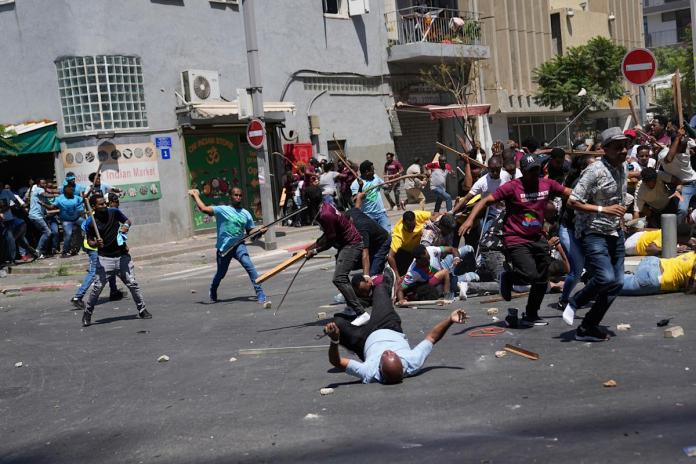 Israel’s Netanyahu says he wants Eritrean migrants involved in violent clashes to be deported Israel’s Netanyahu says he wants Eritrean migrants involved in violent clashes to be deported