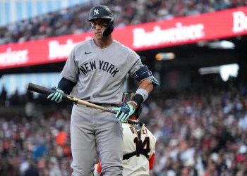 Yankees Defeat Giants 7-0; Judge Goes Hitless Yankees Defeat Giants 7-0; Judge Goes Hitless
