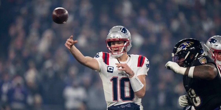 Drake Maye Throws TD Pass, Converts Two-Point Play to 24-21 Drake Maye Throws TD Pass, Converts Two-Point Play to 24-21