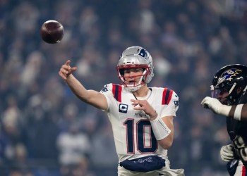 Drake Maye Throws TD Pass, Converts Two-Point Play to 24-21 Drake Maye Throws TD Pass, Converts Two-Point Play to 24-21