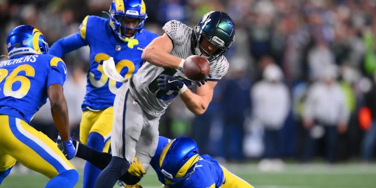 Rams Lead Seahawks 13-7 at Halftime Rams Lead Seahawks 13-7 at Halftime