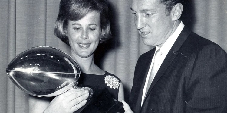 Carol Davis, Raiders co-owner, dies at 93 Carol Davis, Raiders co-owner, dies at 93