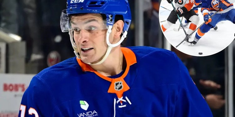 Mathew Barzal Changes Position Under Pete DeBoer Mathew Barzal Changes Position Under Pete DeBoer