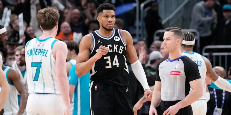 Giannis Antetokounmpo scores game-winning alley-oop, Bucks defeat Hornets Giannis Antetokounmpo scores game-winning alley-oop, Bucks defeat Hornets