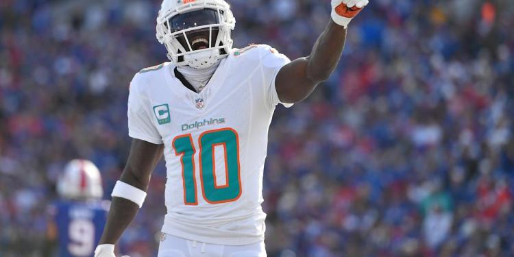 NFL injury tracker Week 11: Tyreek Hill putting off wrist surgery, Amari Cooper questionable, Tee Higgins expected to play NFL injury tracker Week 11: Tyreek Hill putting off wrist surgery, Amari Cooper questionable, Tee Higgins expected to play