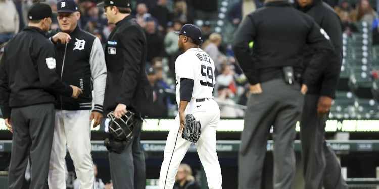 Red Sox Defeat Tigers 10-3 Red Sox Defeat Tigers 10-3
