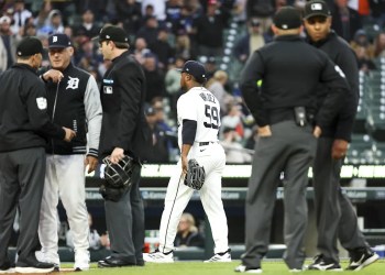 Red Sox Defeat Tigers 10-3 Red Sox Defeat Tigers 10-3