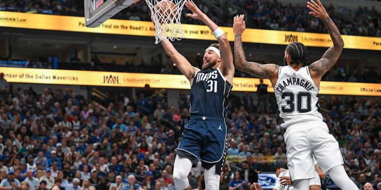 Victor Wembanyama was the big attraction, but West champs remind us they might be even better with Klay Thompson Victor Wembanyama was the big attraction, but West champs remind us they might be even better with Klay Thompson