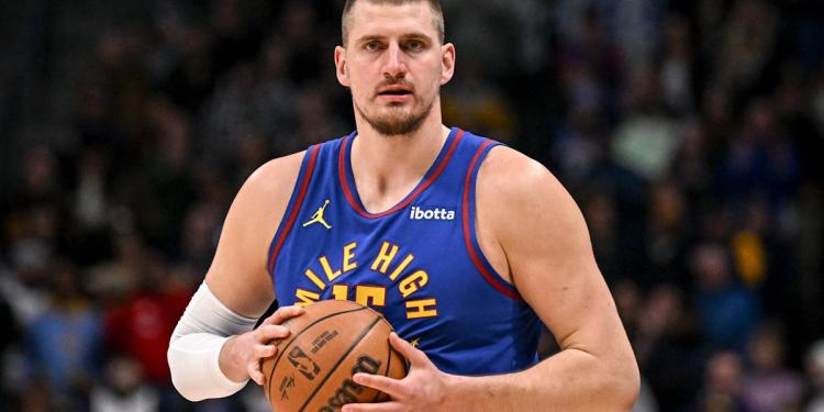 Nikola Jokić notches 5th straight triple-double, nails 3/4-court shot, makes history as Nuggets beat Kings Nikola Jokić notches 5th straight triple-double, nails 3/4-court shot, makes history as Nuggets beat Kings