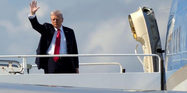 Super Bowl 2025: Donald Trump golfs with Tiger Woods before game, predicts Chiefs will beat Eagles Super Bowl 2025: Donald Trump golfs with Tiger Woods before game, predicts Chiefs will beat Eagles