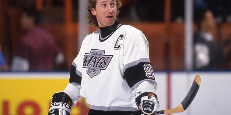Los Angeles Kings reveal new logo design inspired by Wayne Gretzky era Los Angeles Kings reveal new logo design inspired by Wayne Gretzky era