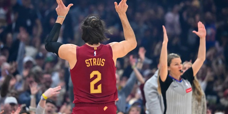 Max Strus Returns to Basketball After Seven Months Max Strus Returns to Basketball After Seven Months