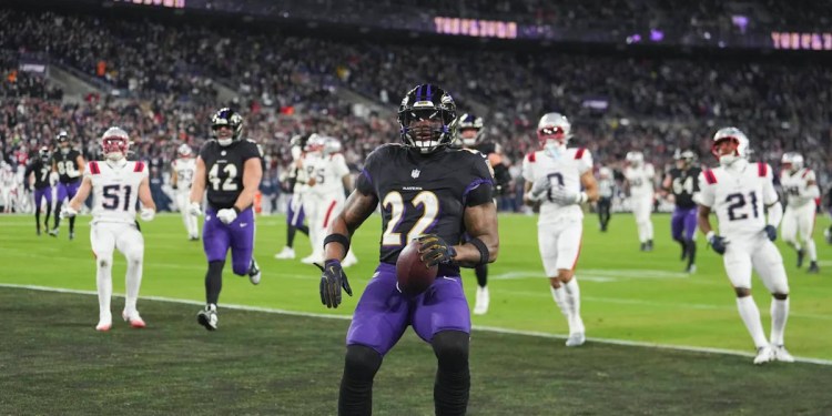 Derrick Henry scores 2-yard TD for Ravens’ 24-13 lead Derrick Henry scores 2-yard TD for Ravens’ 24-13 lead