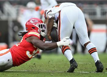 Chiefs LB Nick Bolton pulls off ridiculous interception against Browns, leading to Kansas City TD Chiefs LB Nick Bolton pulls off ridiculous interception against Browns, leading to Kansas City TD