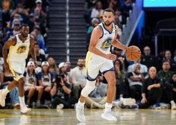 Warriors star Stephen Curry leaves loss to Clippers early after rolling ankle Warriors star Stephen Curry leaves loss to Clippers early after rolling ankle