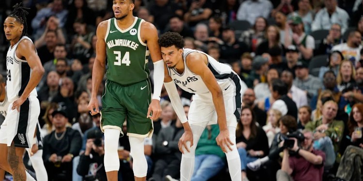 NBA Star Player Injuries Increase This Season
Steve Kerr Attributes Injuries to Game Pace and Spacing NBA Star Player Injuries Increase This Season
Steve Kerr Attributes Injuries to Game Pace and Spacing