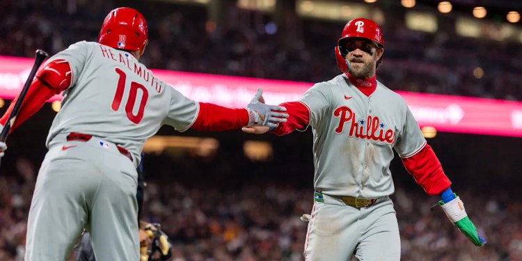 Bryce Harper responds to boos as Phillies defeat Giants Bryce Harper responds to boos as Phillies defeat Giants